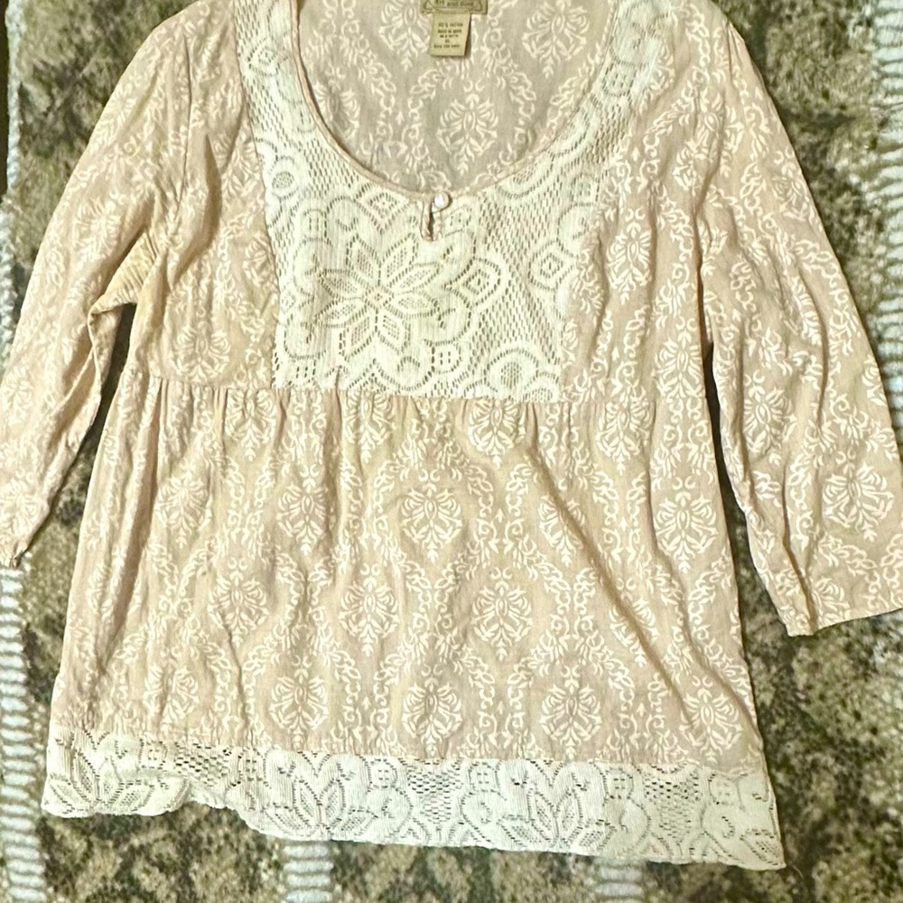 Final clearance! Beautiful hipster femmy blouse XL
Buy something get it free.